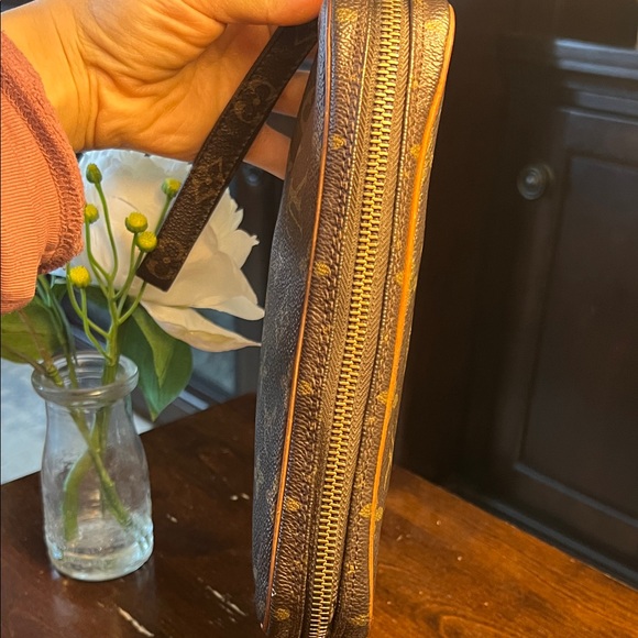 Authentic Vintage Louis Vuitton Brown and Tan Monogram Clutch/Bag - Picture 5 of 17